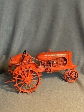 Scale Models Allis Chalmers 1939 RC 1:16 toy tractor Metal Vintage